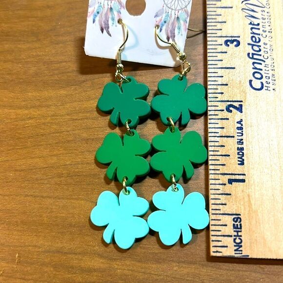 Pastel dangle clover earrings - Picture 1 of 3